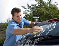 Перед началом полировки автомобиль обязательно следует вымыть