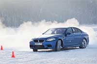 Чему учат в зимней школе BMW Driving Experience
